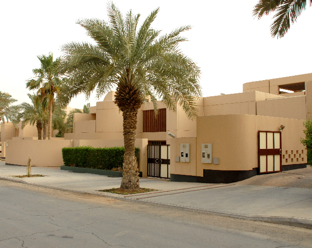 شبكة مرافق متكاملة بالمجمع السكني لموظفي وزارة الخارجية بالرياض