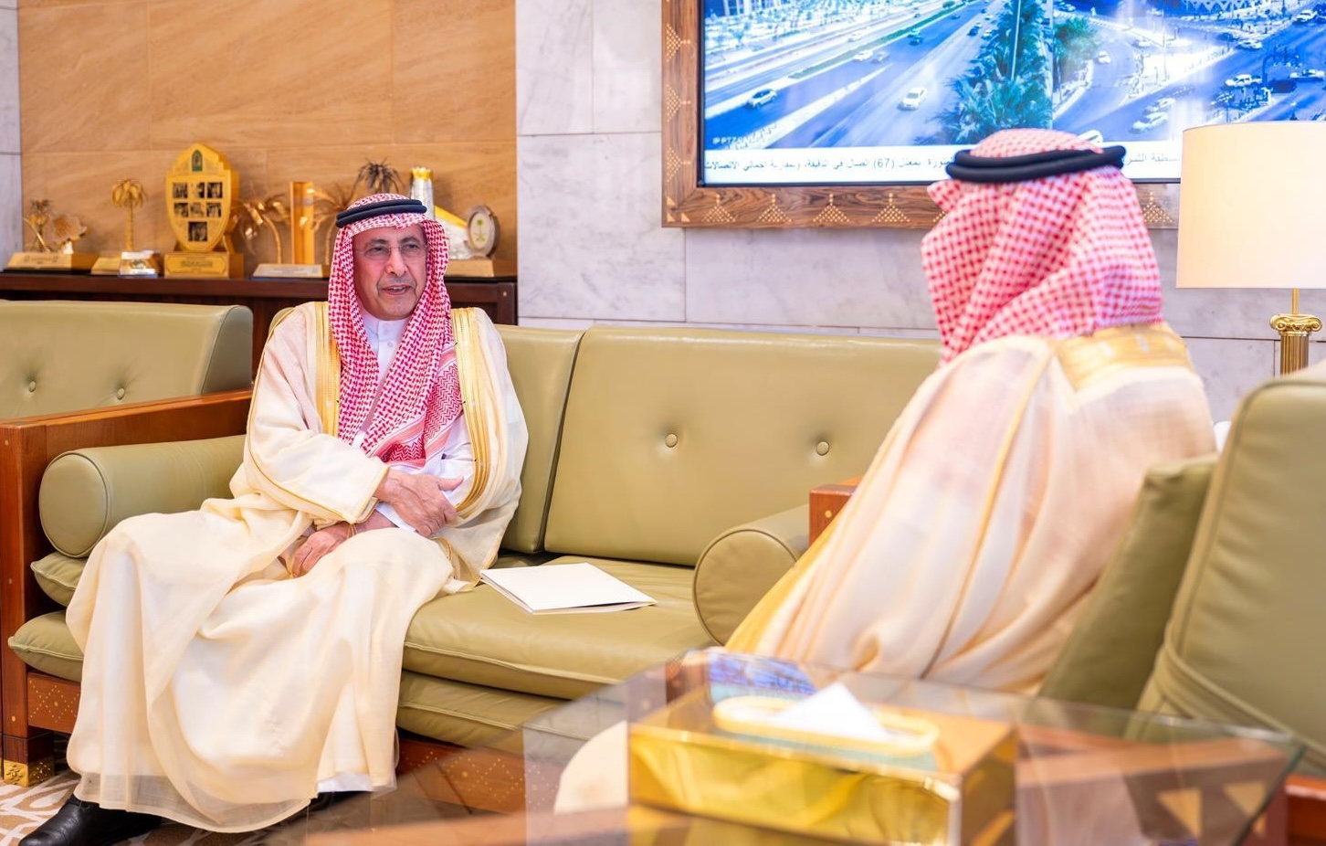Eng. Ibrahim bin Mohammed Al-Sultan speaks during his meeting with the Governor of Riyadh Region