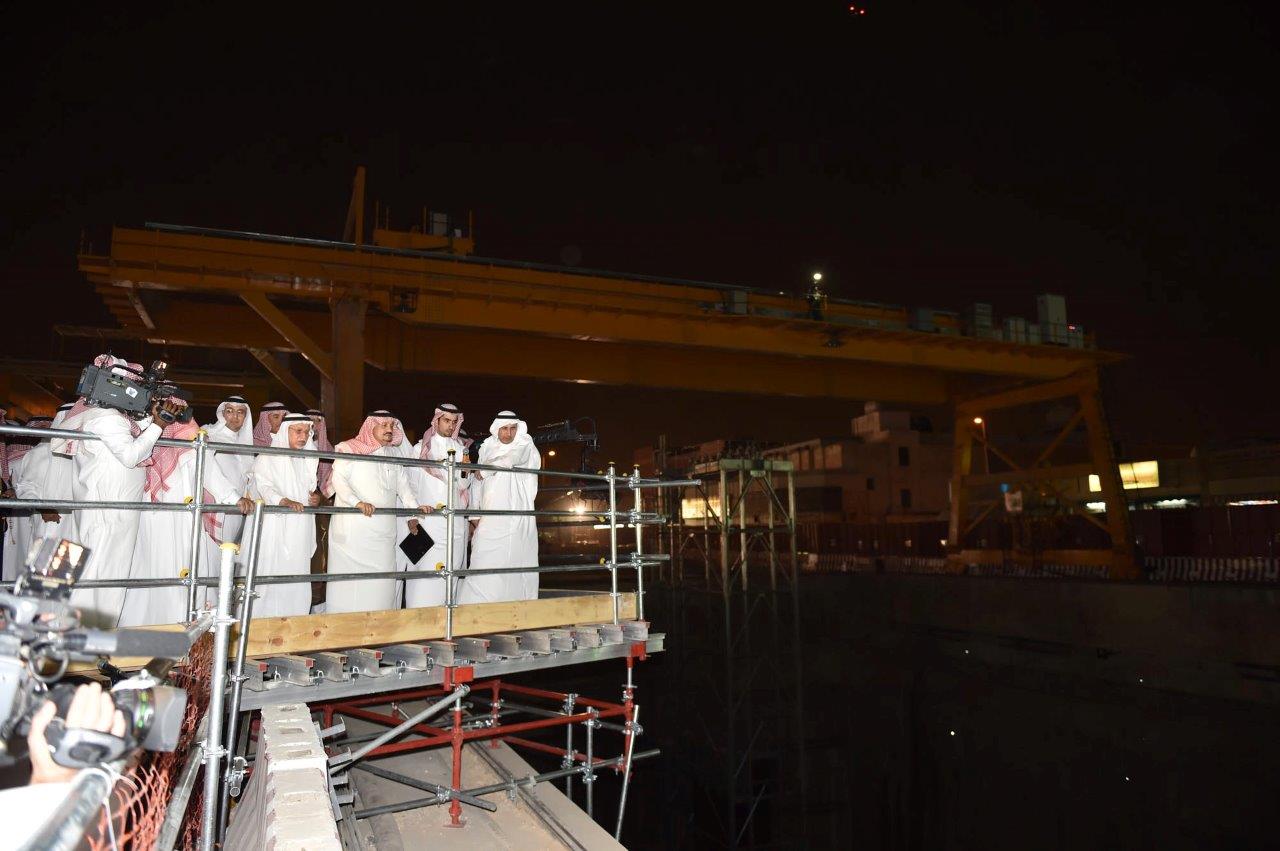 الأمير فيصل بن بندر يطلق آلتي (جزلة وسنعة) لحفر أنفاق الخطين البرتقالي ‏والأخضر في قطار الرياض