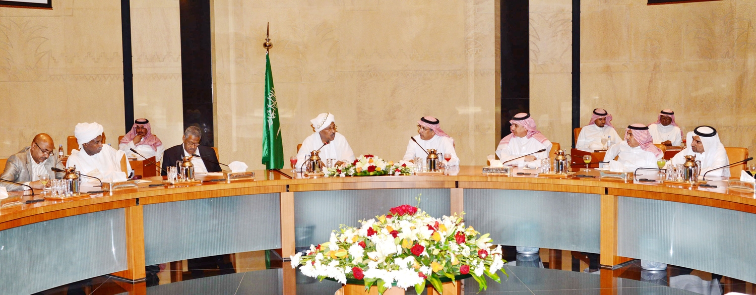 والي الخرطوم يطلع على خطط ومشاريع هيئة تطوير الرياض