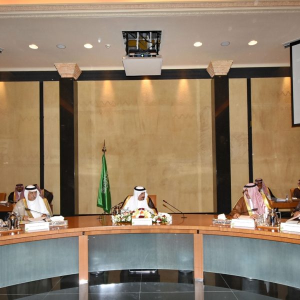 فيصل بن بندر ‏ يترأس الاجتماع العاشر للجنة العليا للإشراف على مشروع الملك ‏عبدالعزيز للنقل العام بمدينة ‏الرياض