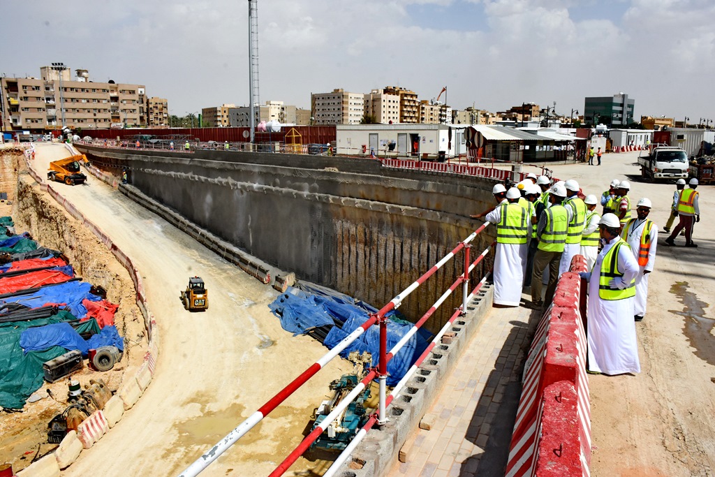 طلاب الهندسة بجامعة الملك سعود يطلعون على سير العمل بمحطة «قصر الحكم»