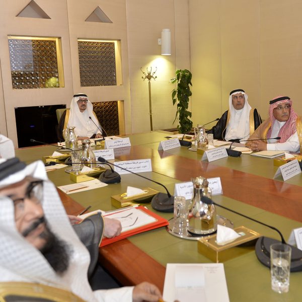 الأمير فيصل بن بندر يستعرض مشروع «مؤشر معلومات منطقة الرياض»