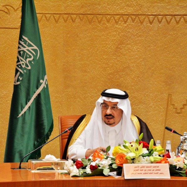 الأمير فيصل بن بندر يتفقد مواقع العمل في مشروع قطار الرياض