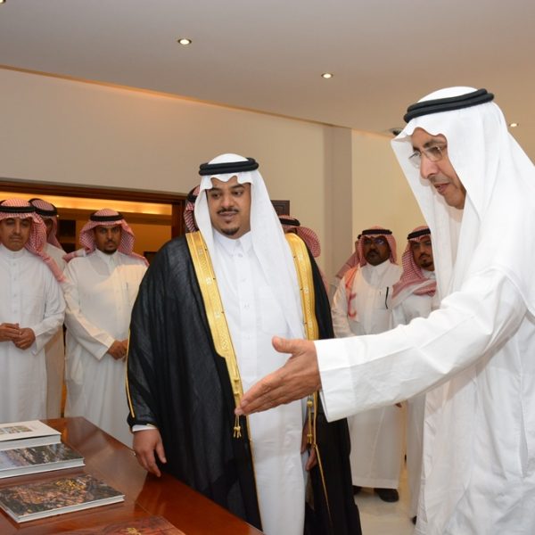الأمير محمد بن عبدالرحمن يستعرض برامج ومشاريع هيئة تطوير الرياض