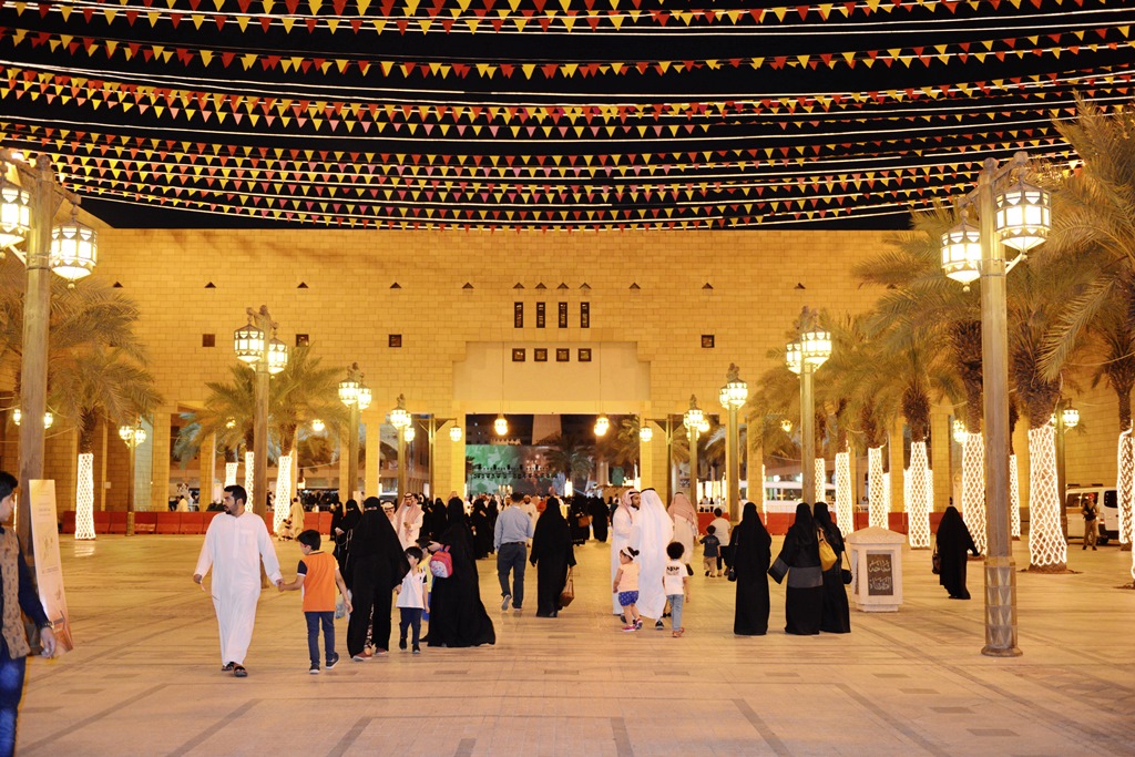 ساحات قصر الحكم تشهد الاحتفال الرسمي لعيد الفطر وسط أجواء ثقافية