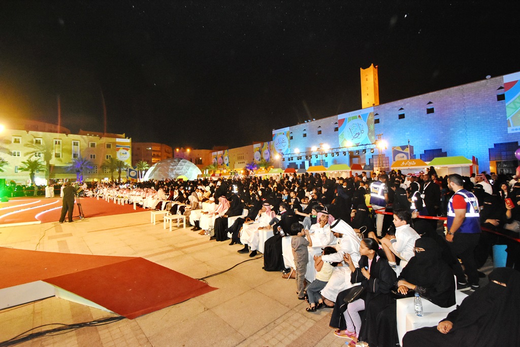 30 حافلة لنقل زوار احتفالات العيد بساحات منطقة قصر الحكم