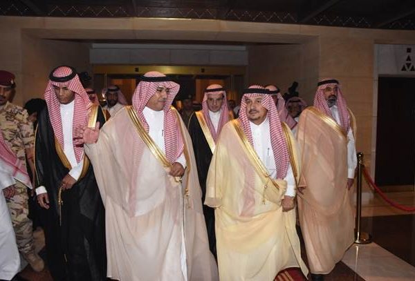 الأمير فيصل بن بندر يزور فعالية «جولة في قصر الحكم»