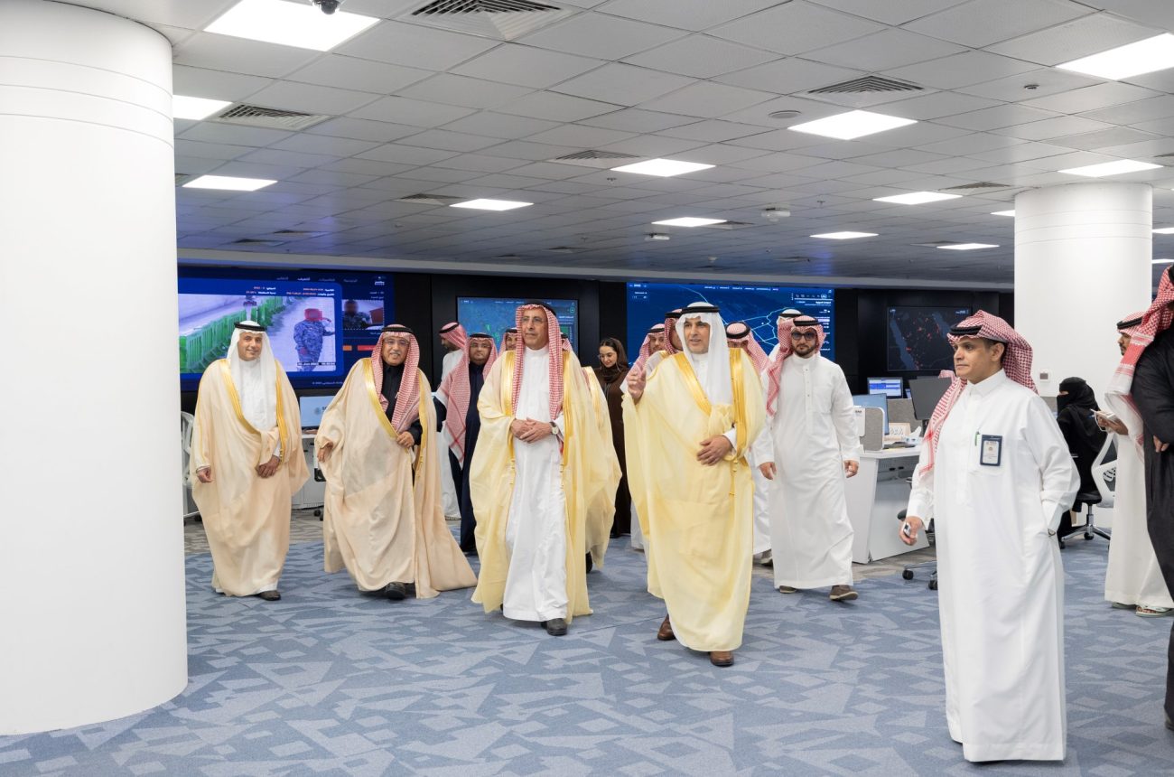 خلال زيارة قام بها لمقر (سدايا).. معالي الرئيس التنفيذي للهيئة الملكية لمدينة الرياض يطلع على مركز عمليات الرياض الذكية