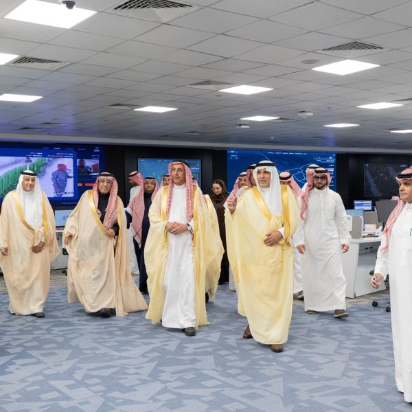 خلال زيارة قام بها لمقر (سدايا).. معالي الرئيس التنفيذي للهيئة الملكية لمدينة الرياض يطلع على مركز عمليات الرياض الذكية