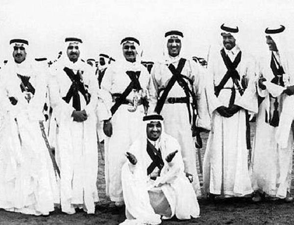 زوار قصر الحكم على موعد مع أكثر من 70 صورة نادرة لـ “سلمان التاريخ”