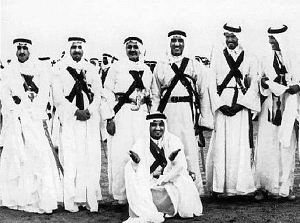 زوار قصر الحكم على موعد مع أكثر من 70 صورة نادرة لـ “سلمان التاريخ”