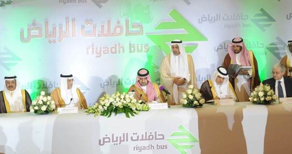 الأمير تركي بن عبدالله يوقع عقد توريد وتشغيل وصيانة حافلات الرياض مع التحالف ‏الفائز ‏