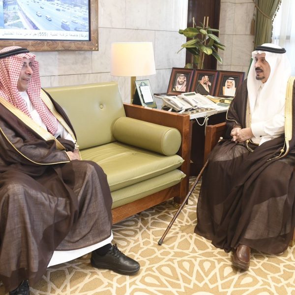 سمو أمير منطقة الرياض يستقبل المهندس السلطان