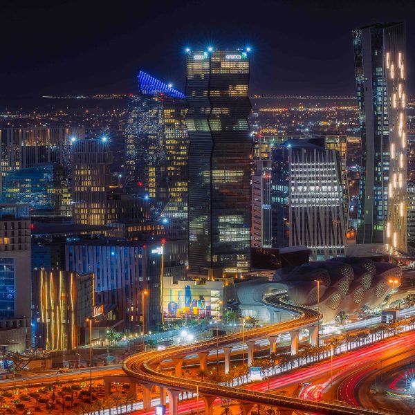 الهيئة الملكية لمدينة الرياض تناقش تعزيز بيئة الاستثمار في اجتماع مع غرفة الرياض