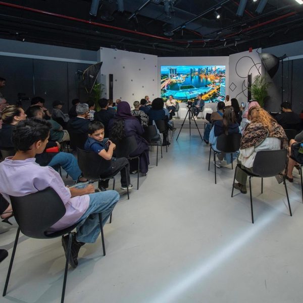 احتفال “نور الرياض” يجذب العائلات بتجارب ضوئية تفاعلية وأنشطة مخصّصة للأطفال