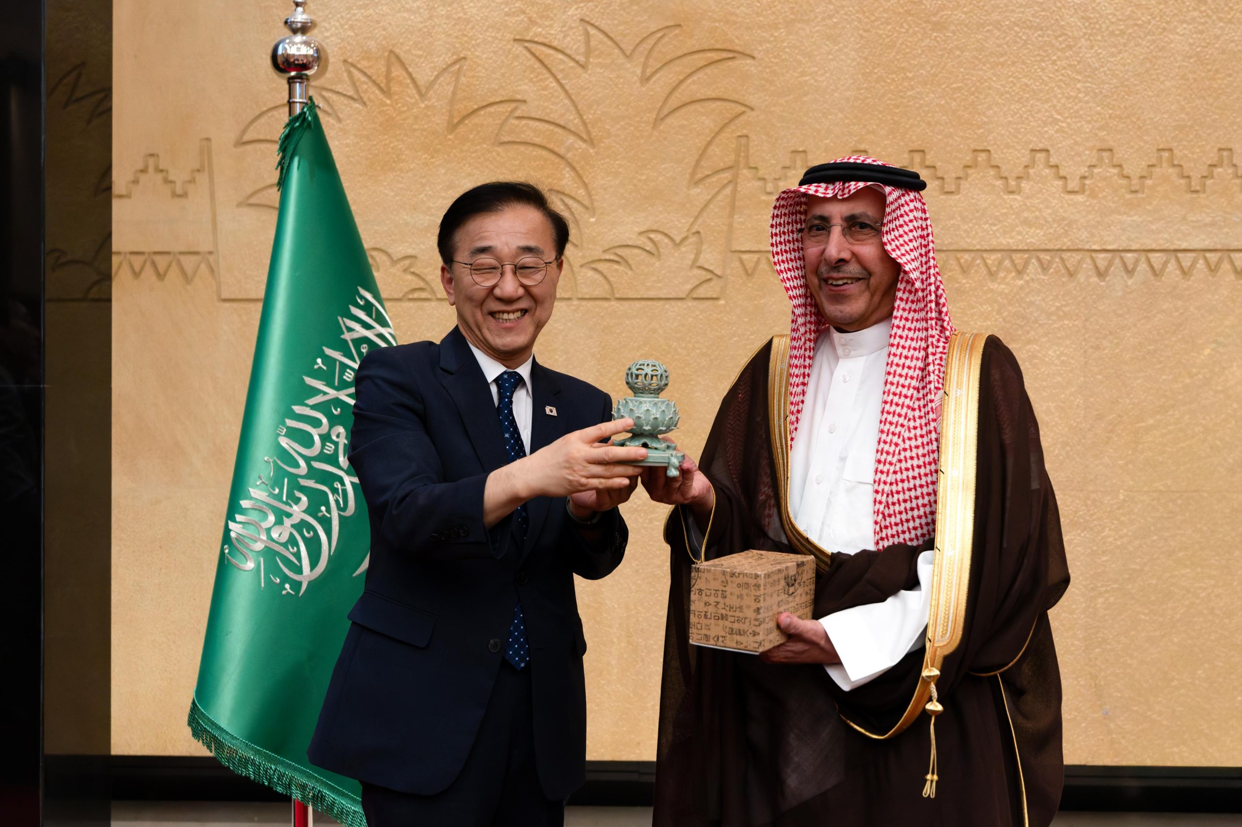 الرئيس التنفيذي للهيئة يلتقي وزير الأراضي والبنية التحتية والنقل الكوري