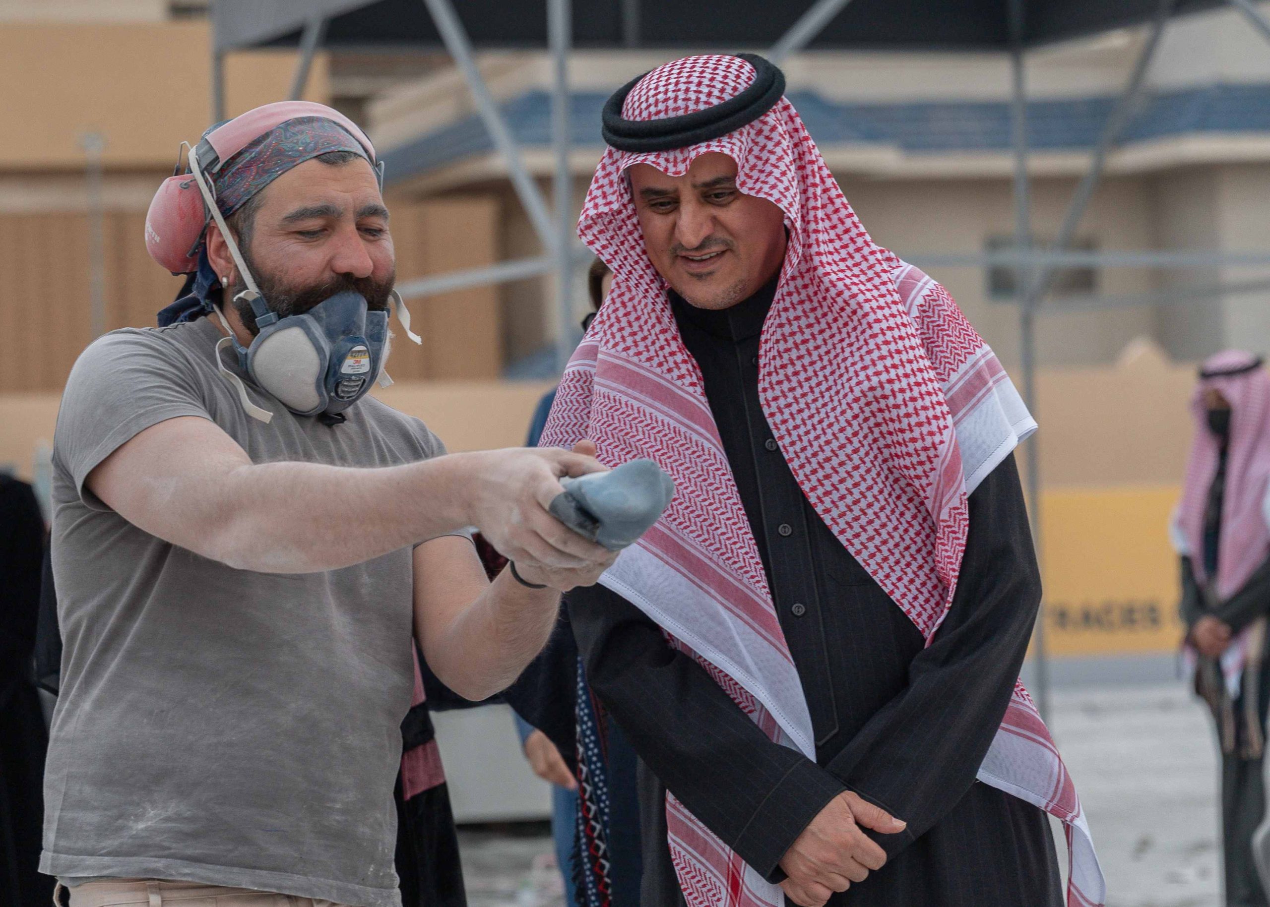 RCRC Deputy CEO of Lifestyle Sector Meets Artists of the 7th Edition of Tuwaiq Sculpture