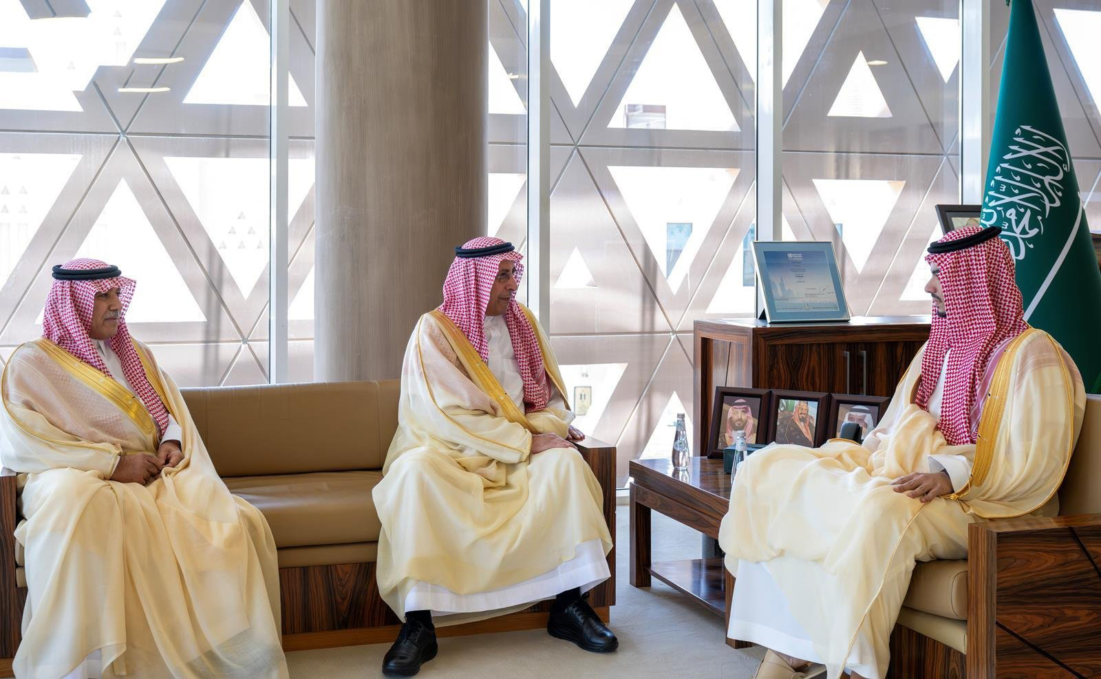 الأمير راكان بن سلمان يستقبل الرئيس التنفيذي للهيئة الملكية لمدينة الرياض